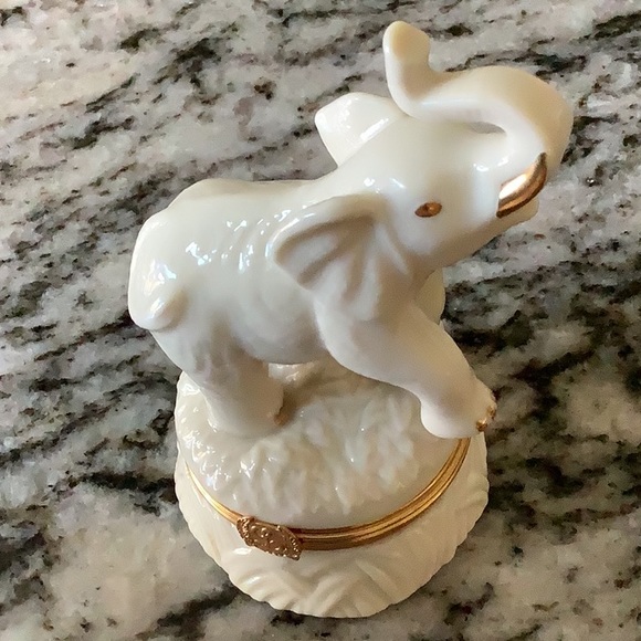 Lenox Trinket Box. GOOD LUCK ELEPHANT - Picture 2 of 6